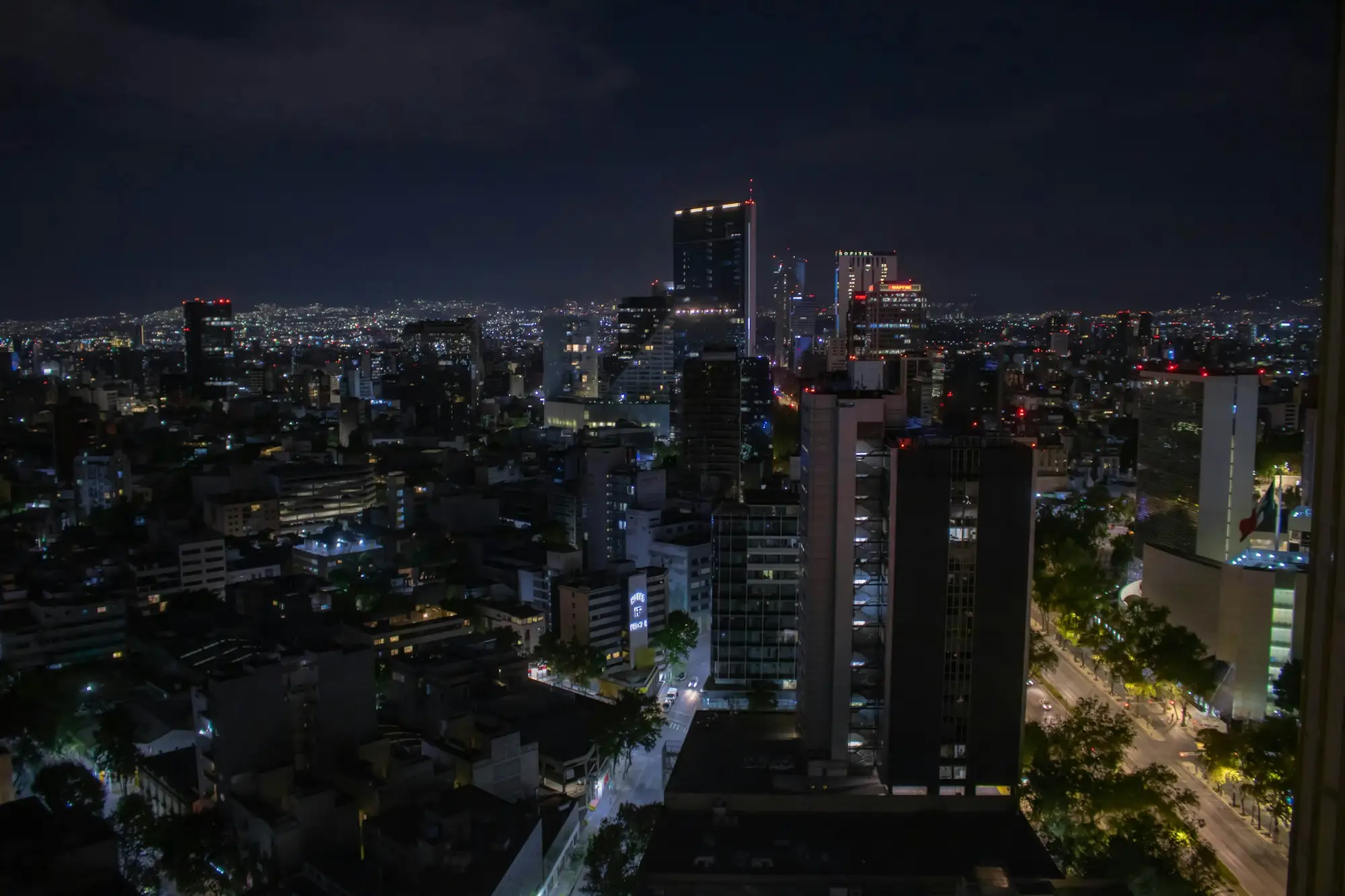 La Ciudad de México de noche vista desde lo alto